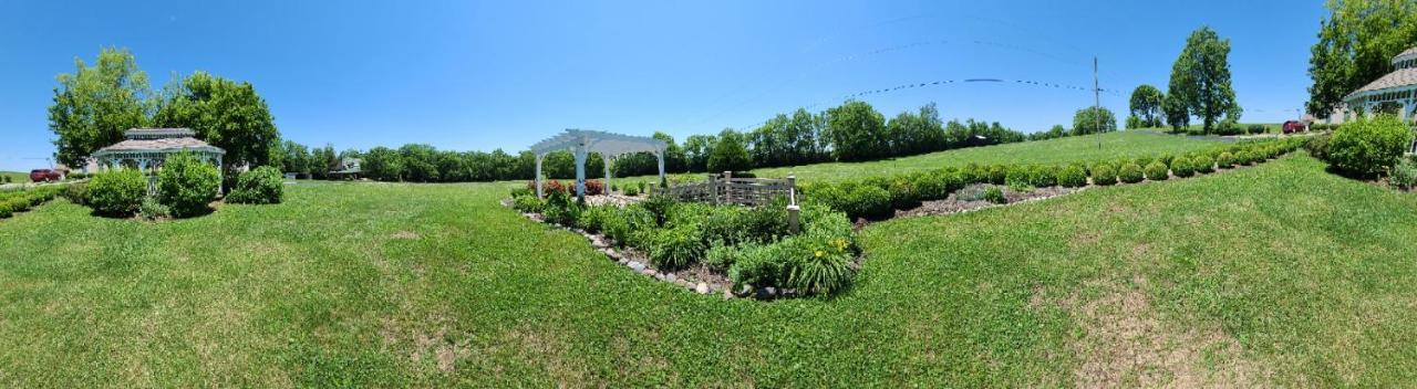Rabbit Creek Bed & Breakfast Versailles Exterior photo