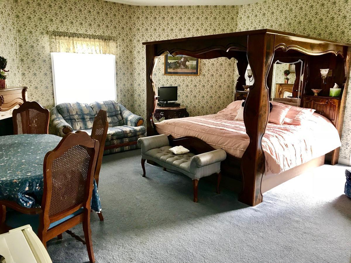 Rabbit Creek Bed & Breakfast Versailles Exterior photo